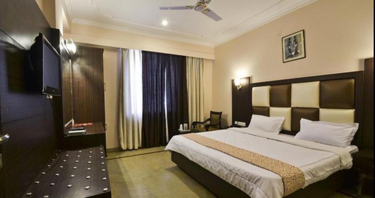 Hotel Paramount Dźajpur Zewnętrze zdjęcie
