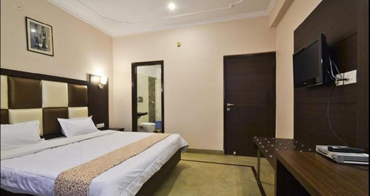 Hotel Paramount Dźajpur Zewnętrze zdjęcie