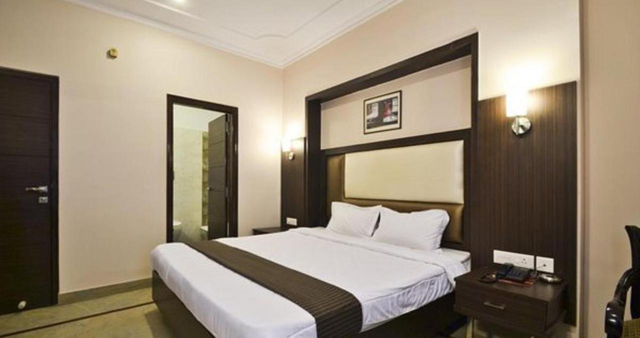Hotel Paramount Dźajpur Zewnętrze zdjęcie