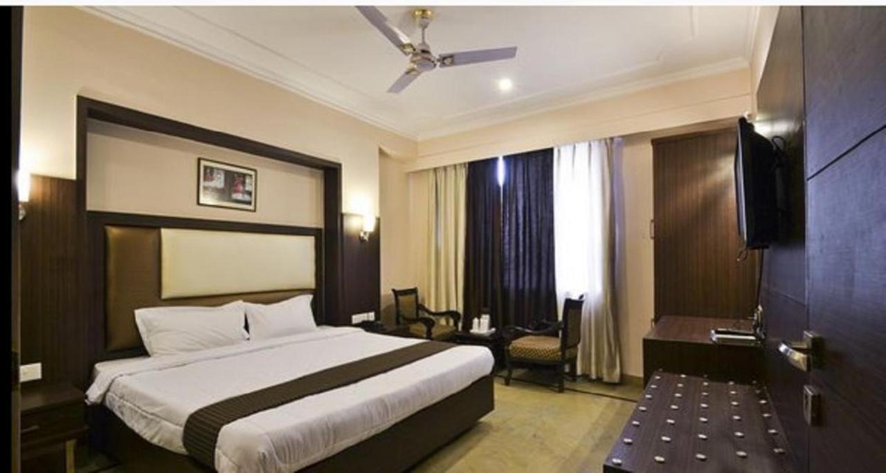 Hotel Paramount Dźajpur Zewnętrze zdjęcie
